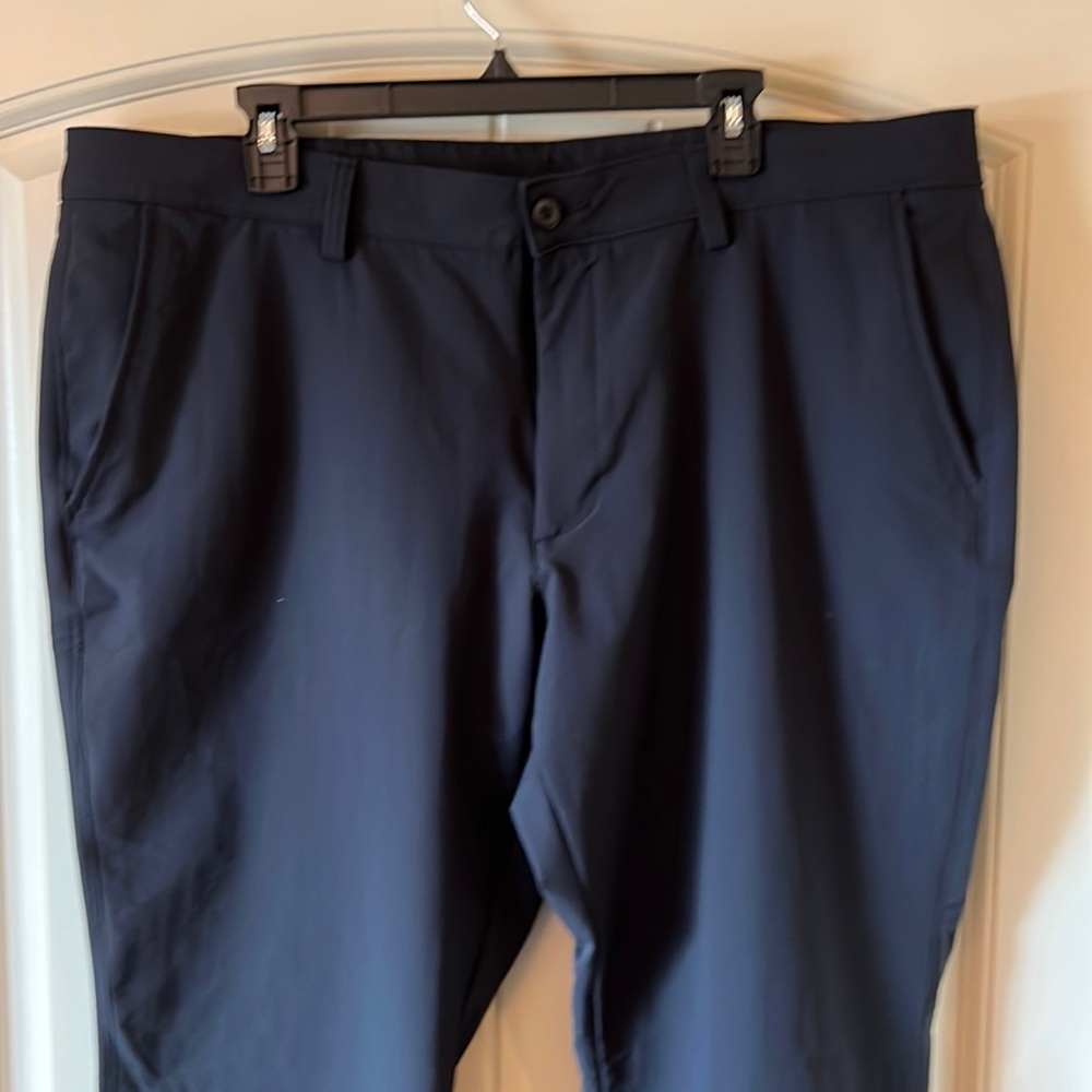 Under Armour 42x30 golf pants. Like new